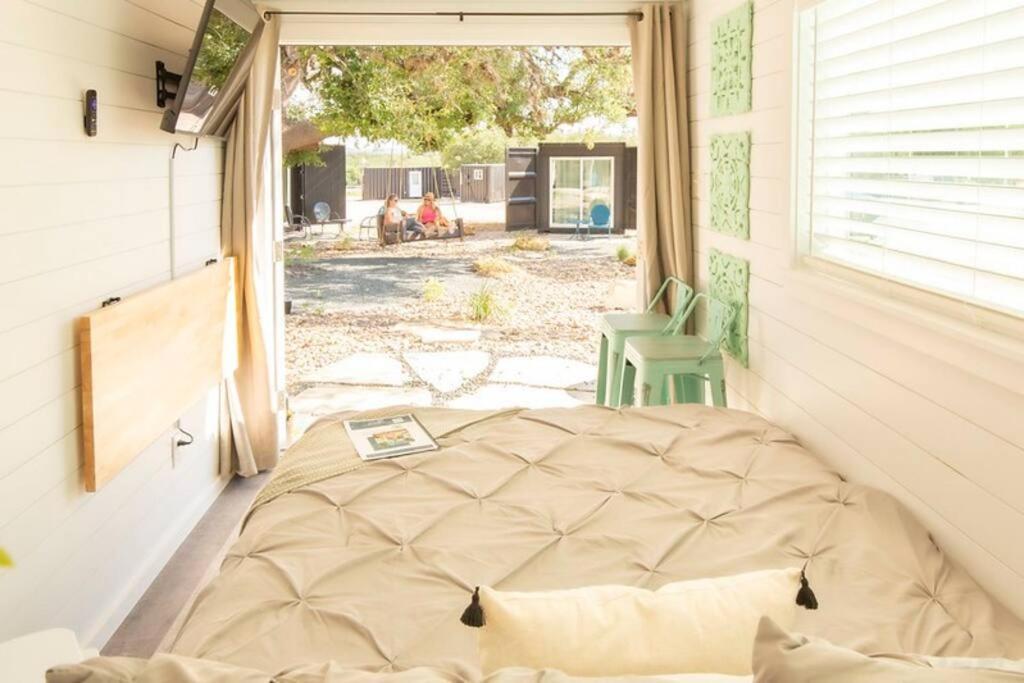The Container Retreat @ 290 Wine Trail #9 Get Away Today! Hye Exterior photo